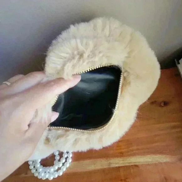 Beige Faux Pearl Decor Heart Design Fluffy Women's Small Crossbody Bag - Picture 4 of 8